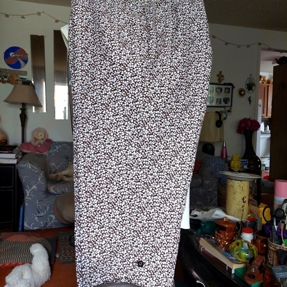 Alia Women's Brown/White Floral Capri - Picture 1 of 11